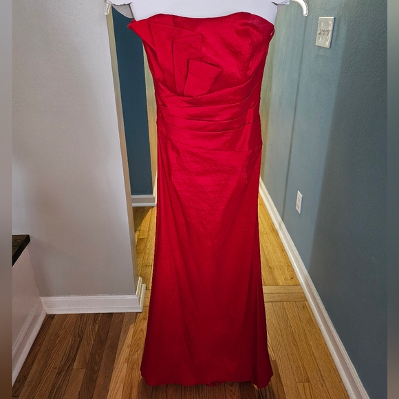 Red Prom dress size 10 - Picture 2 of 8